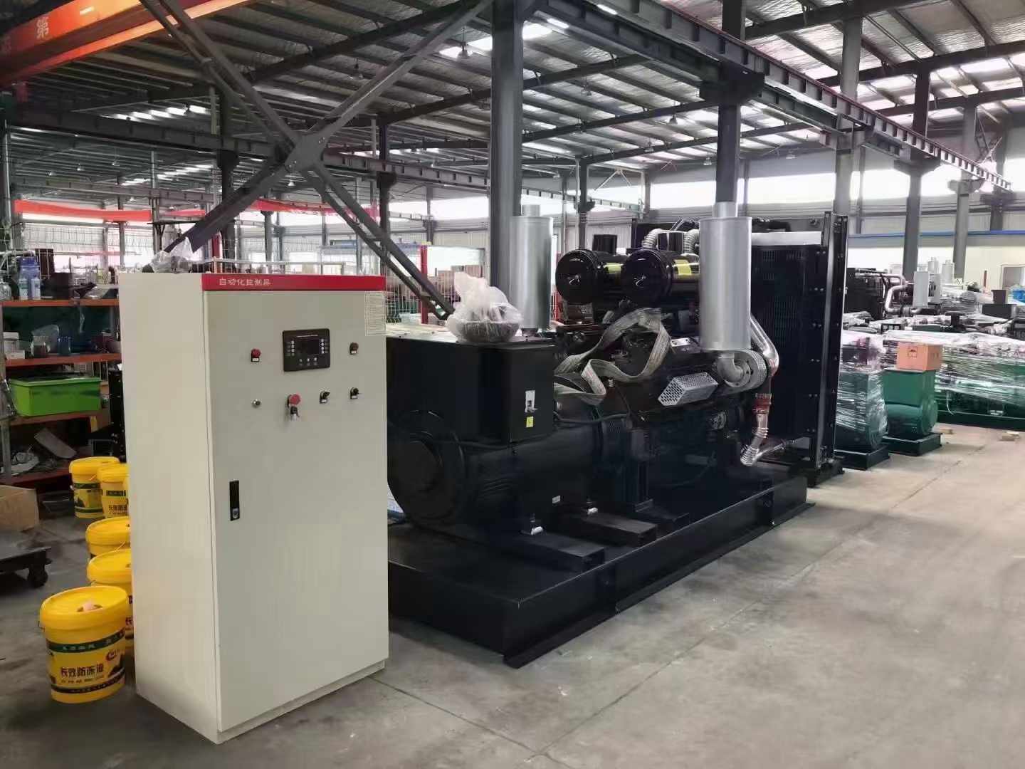 平定柴油发电机运行时的噪音和振动水平如何？
