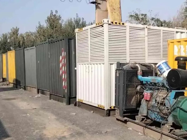 平定200KW柴油发电机机组每小时油耗是多少?